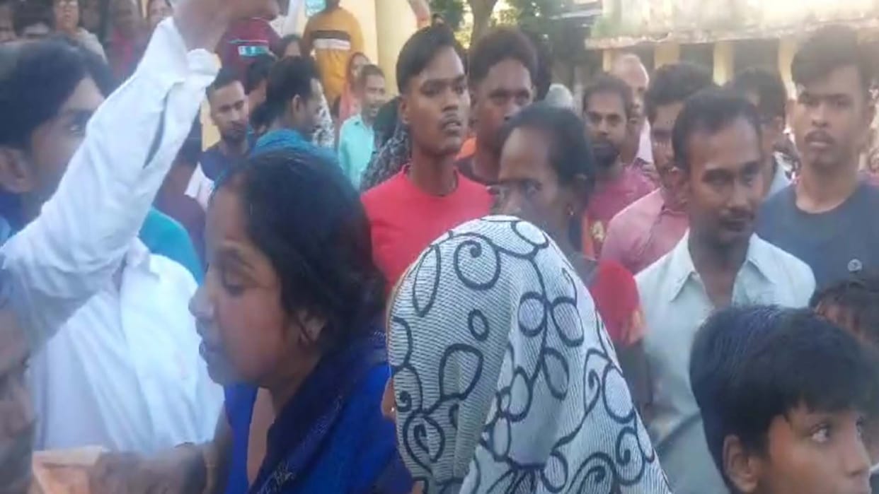 While correcting a fault, electricity worker got stuck to transformer as supply resumed, died