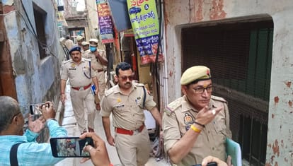 Two youths committed suicide by hanging themselves in an ashram in Varanasi