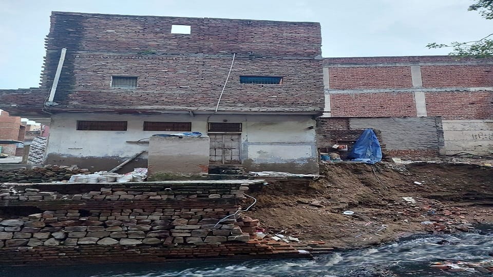 Nala Mantola 200 houses in Agra are in danger of collapse people are in panic