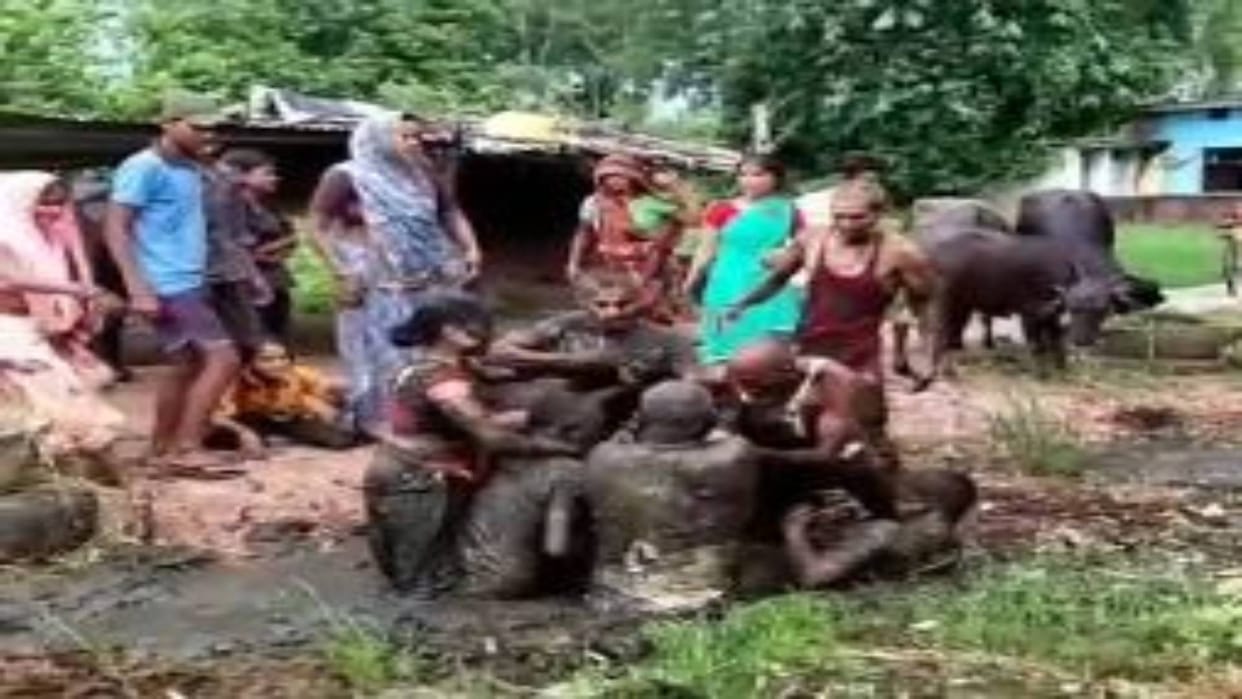 Maihar Due to land dispute an attempt was made to bury young man alive in cow dung swamp case registered