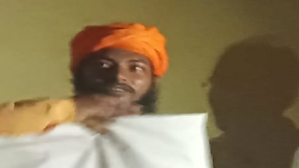 UP News: Sanawwar Hussain was posing as priest Shivmanath in the temple, this is how the truth was exposed