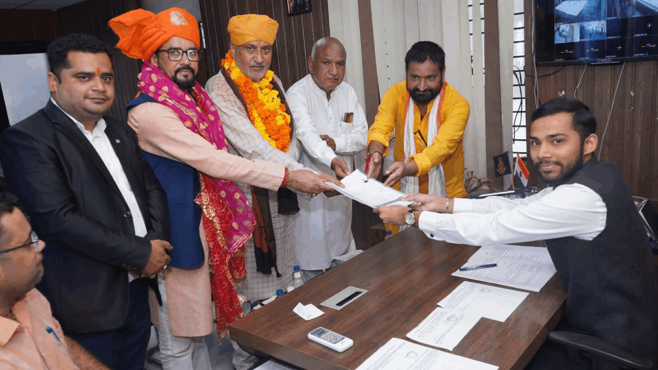 Former minister Sham Lal Sharma filed nomination again after ten years