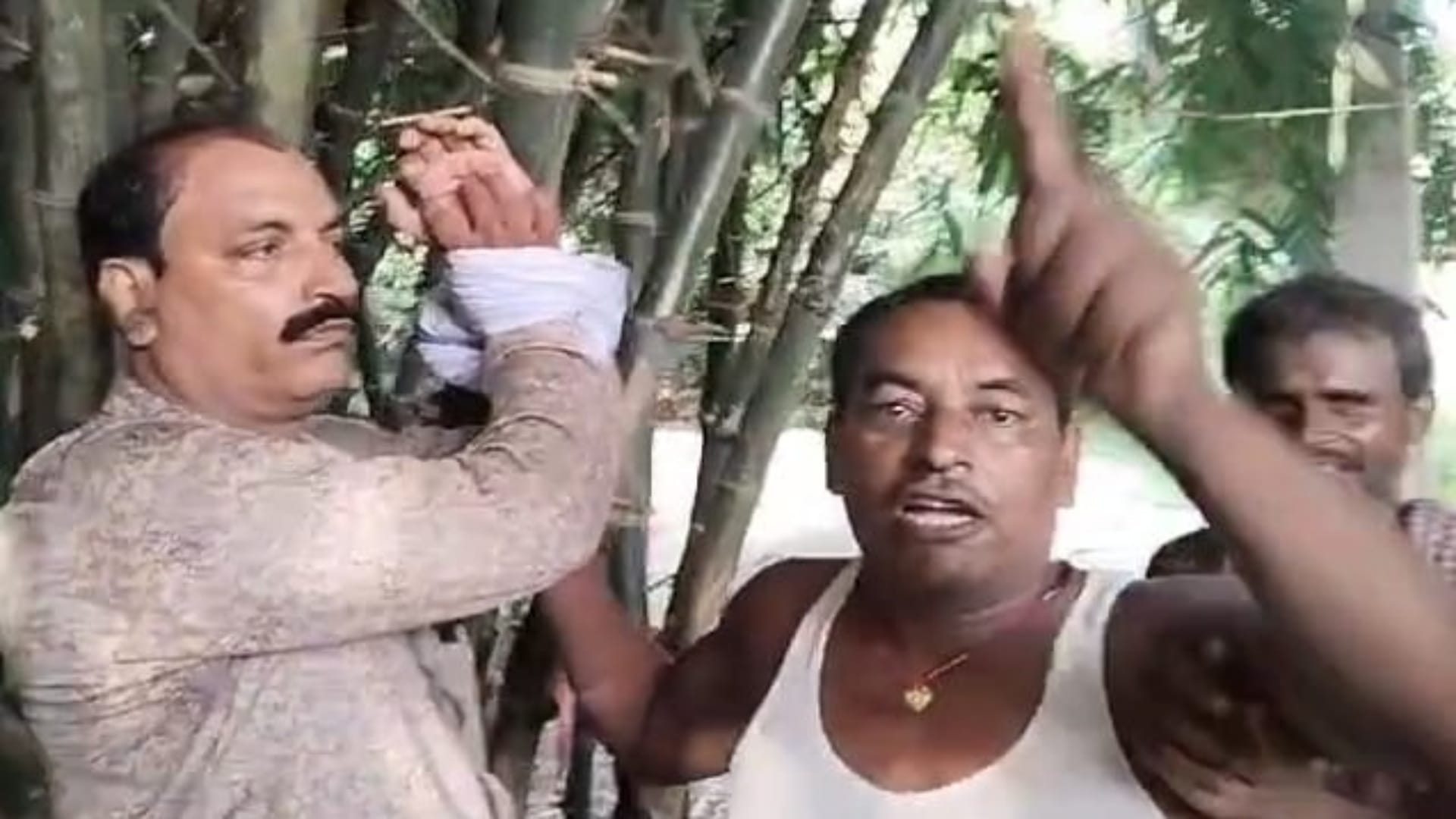 Samastipur News: Angry farmers held agriculture coordinator hostage for not getting diesel subsidy