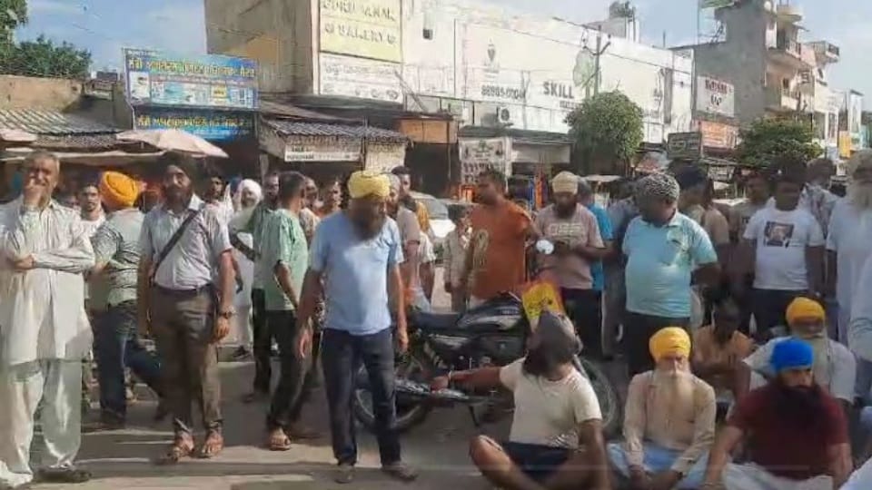 No electricity for last 15 hours Kapurthala people protest on road traffic jam