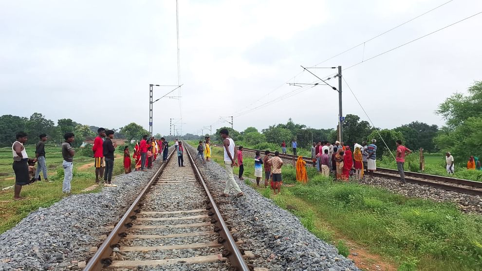 young man died after hit by train in sonbhadra