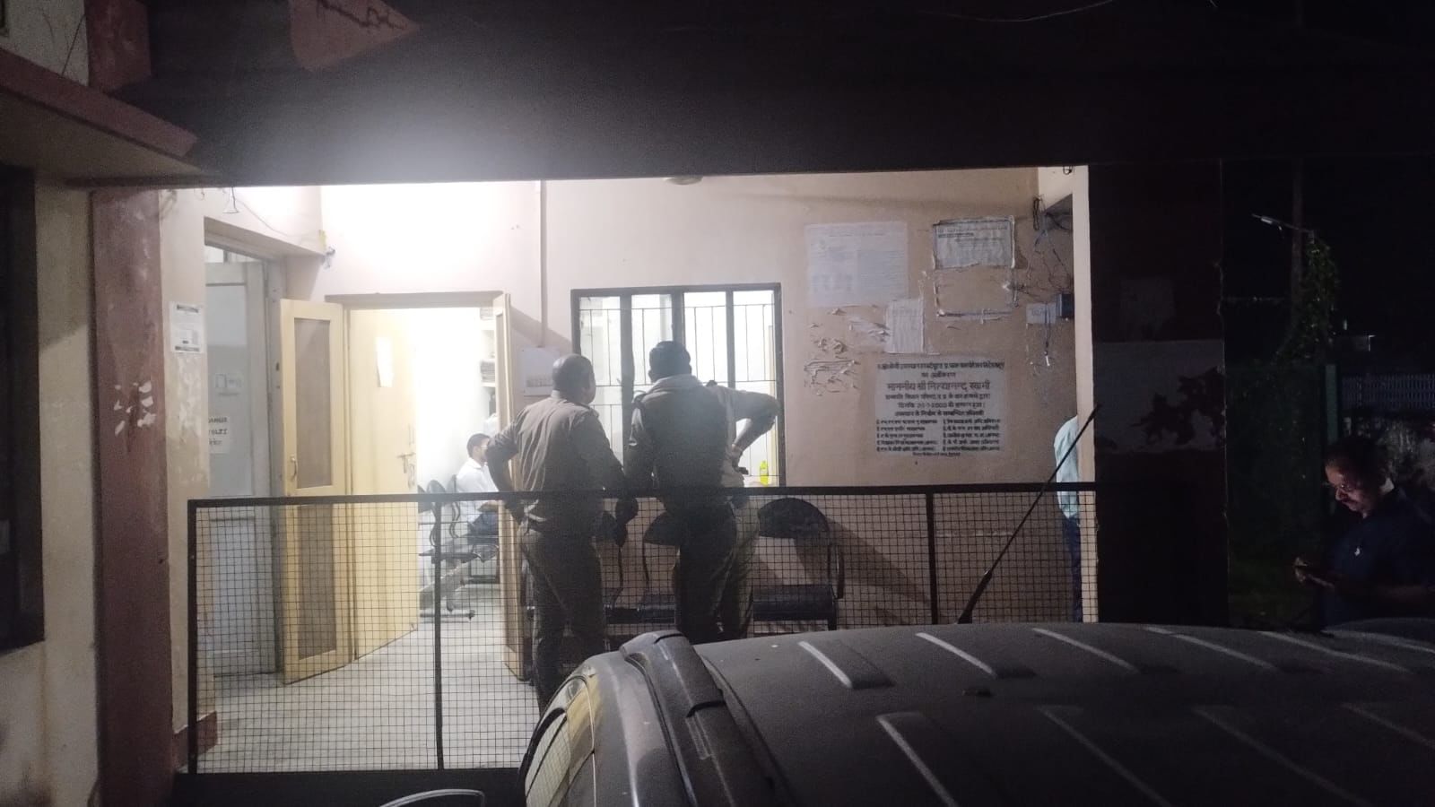 Dehradun Vigilance Raid At Herbertpur Power House Je Arrested Red Handed While Taking Bribe Of