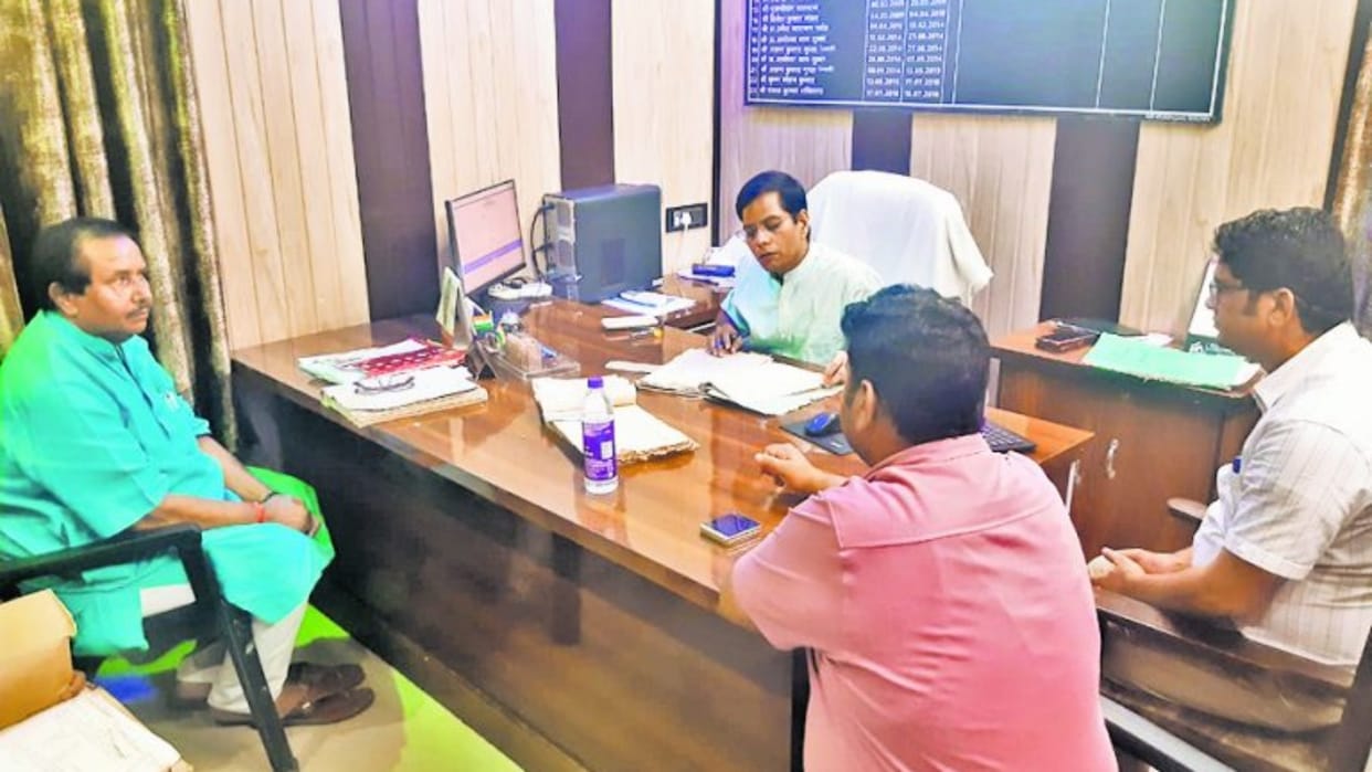 Bihar News: Land mafias commit fraud on billions of rupees worth of bus stand land in Gopalganj