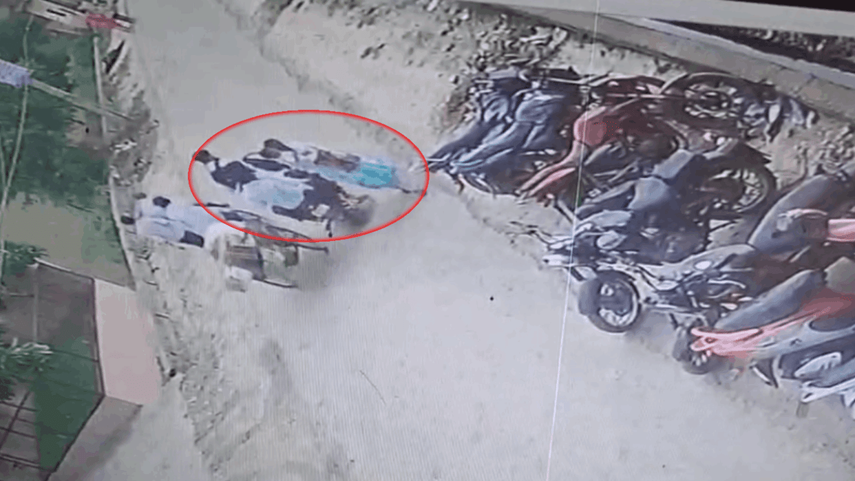 restaurant operator was going home on foot youth did a shameful act Case registered against four