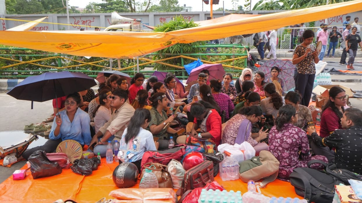 BJP leader Agnimitra Paul faces go back slogans by agitating doctors