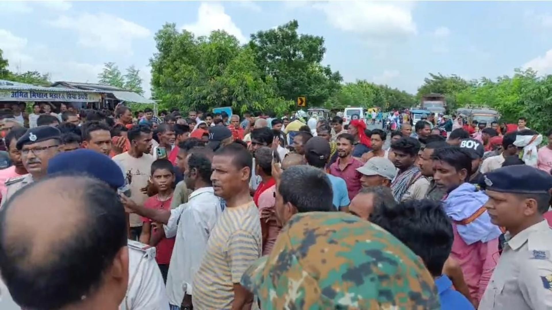 Crime: Elderly rural doctor beaten to death in Sitamarhi, angry people blocked road