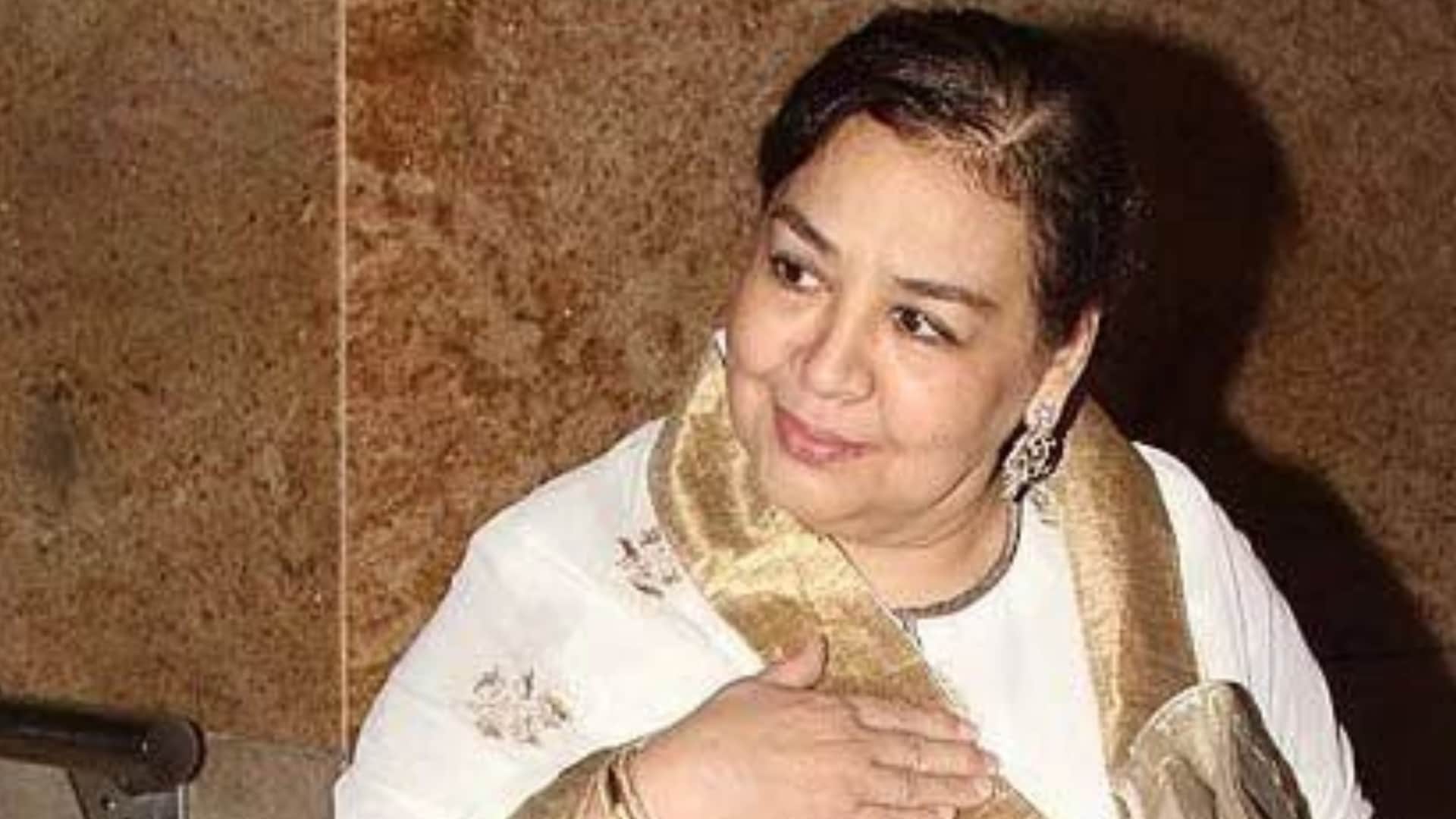 When Farida Jalal came on the set with an attractive hairstyle but Gulzar instructed to keep things simple