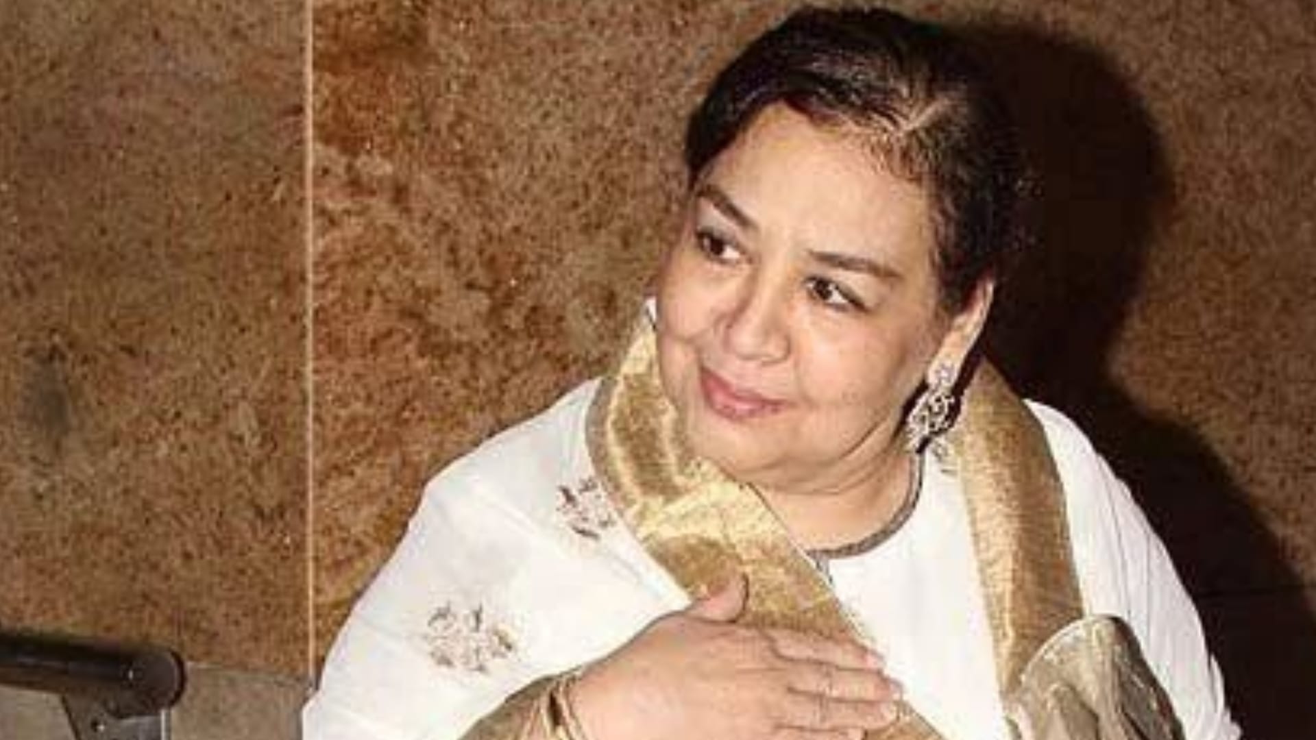 When Farida Jalal came on the set with an attractive hairstyle but Gulzar instructed to keep things simple