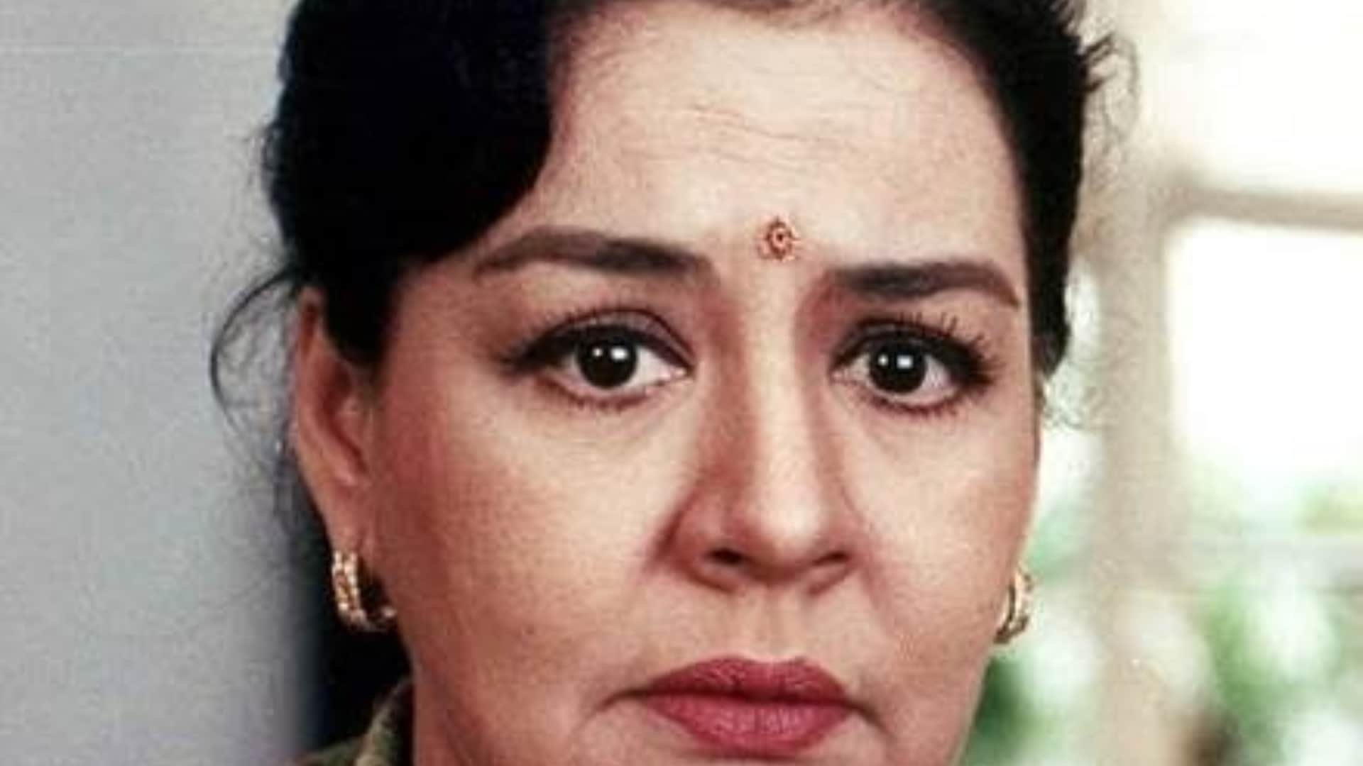 When Farida Jalal came on the set with an attractive hairstyle but Gulzar instructed to keep things simple