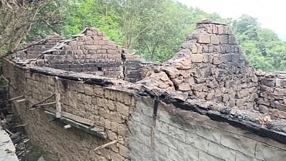 four room cowshed in Chakrod of Ladbhadol burnt to ashes