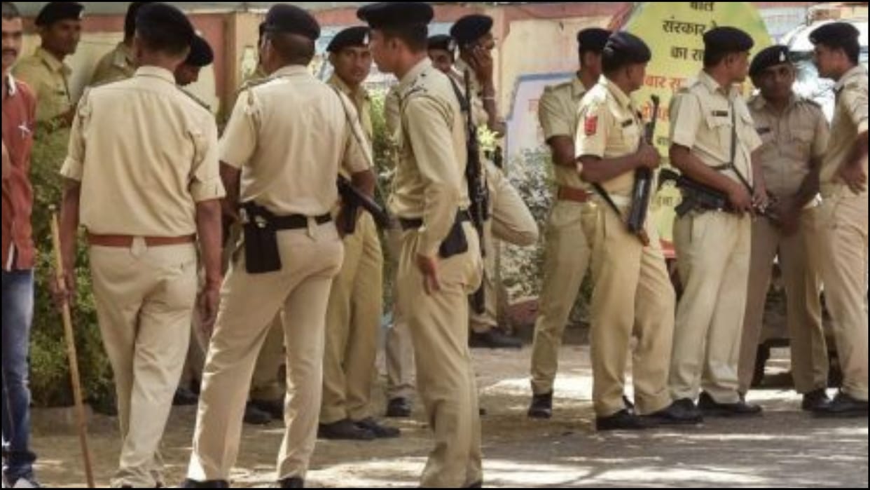 Communal clash in Bharuch over putting up religious flags several detained news in hindi