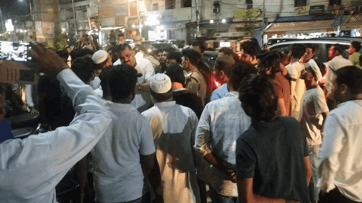 Chaos in Ghaziabad during procession with a couple going on foot to Saudi Arabia