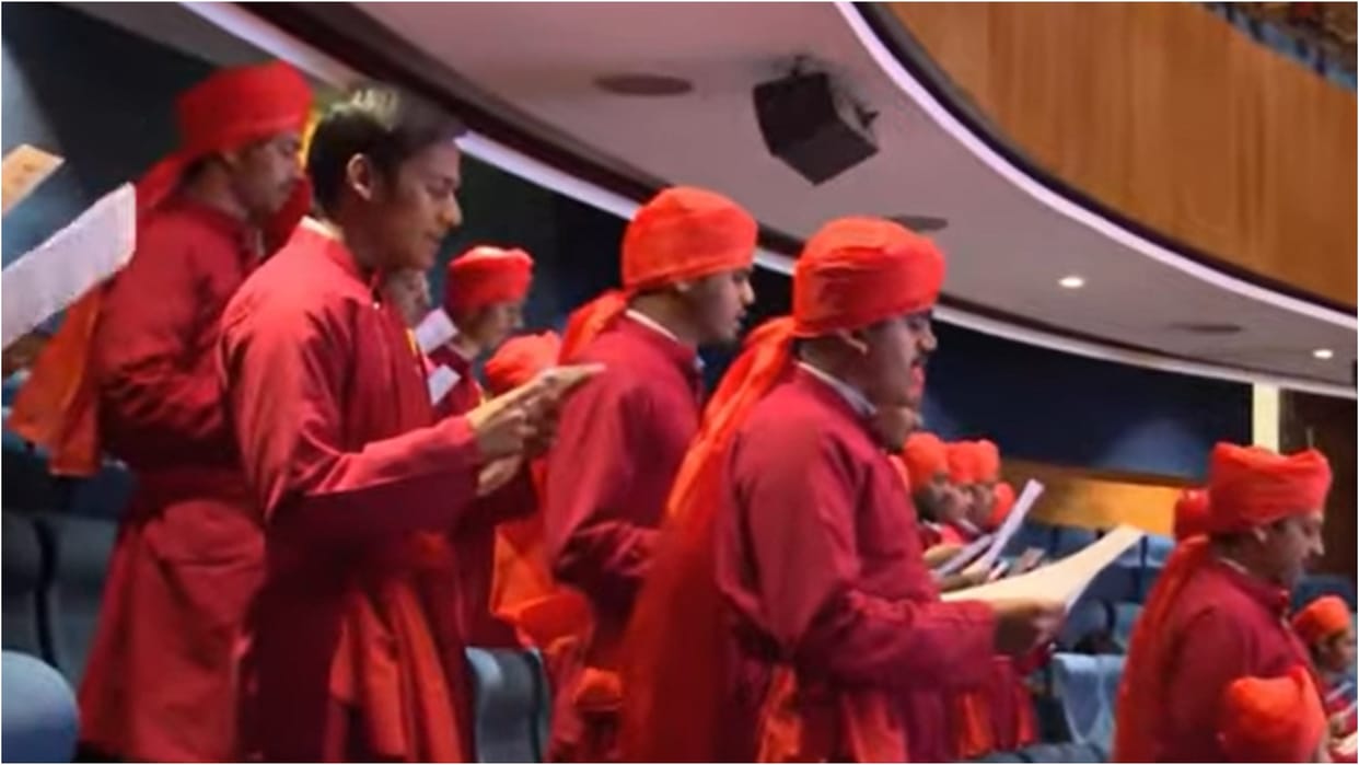 Hundreds of people read Swami Vivekananda's 131 year old speech in Chicago, created a world record