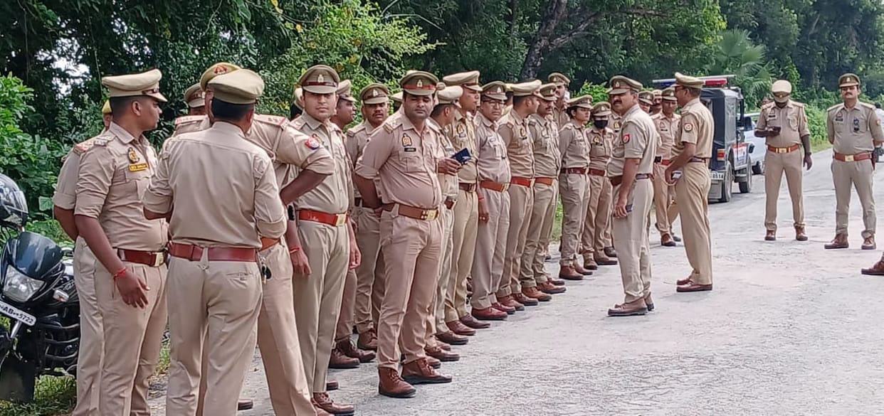 ACP Amarnath Babupurwa removed, order was given after the peon was caught taking bribe