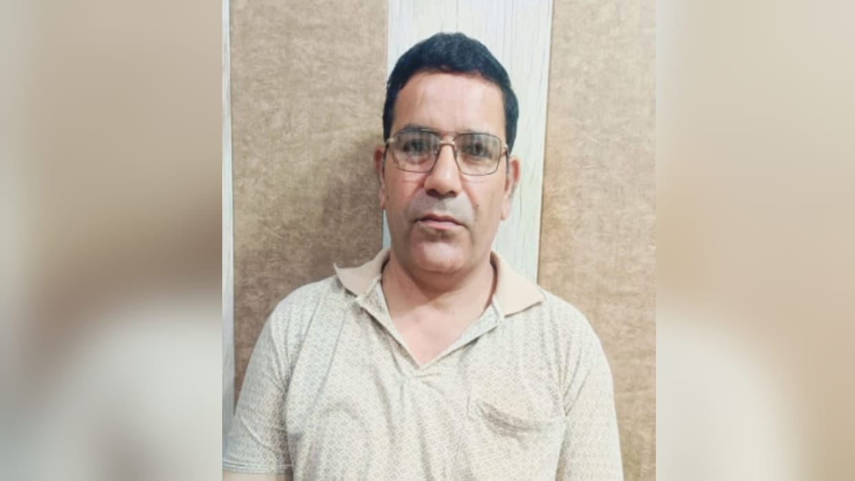 Muzaffarnagar: Anti-corruption team arrested a Lekhpal taking a bribe of 10 thousand rupees