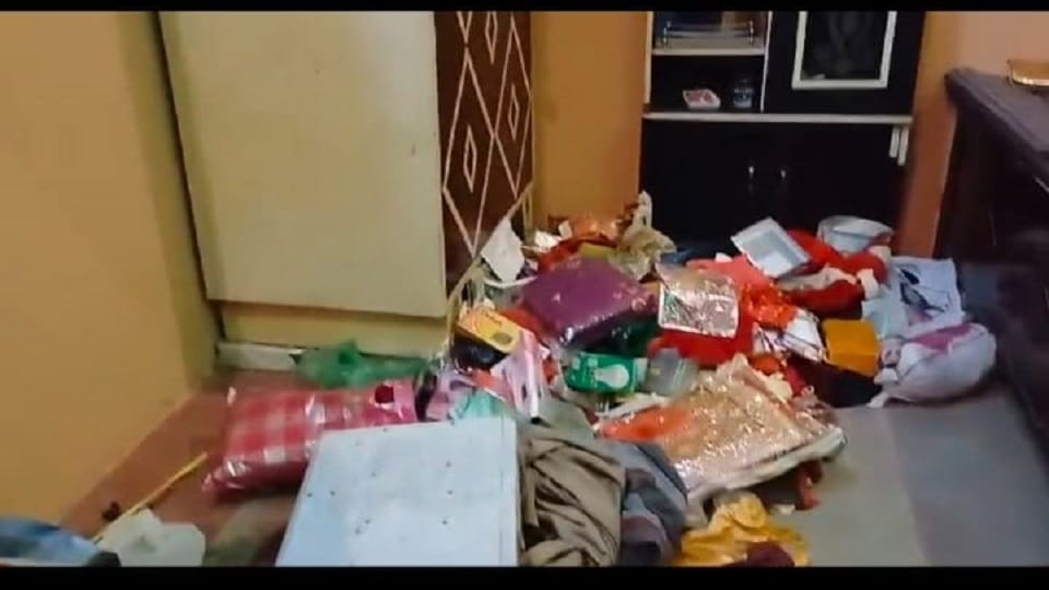 Muzaffarnagar: Farmer's family held hostage at gunpoint, looted worth lakhs