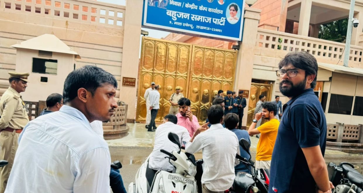 Mayawati meets to applicants of reserve category