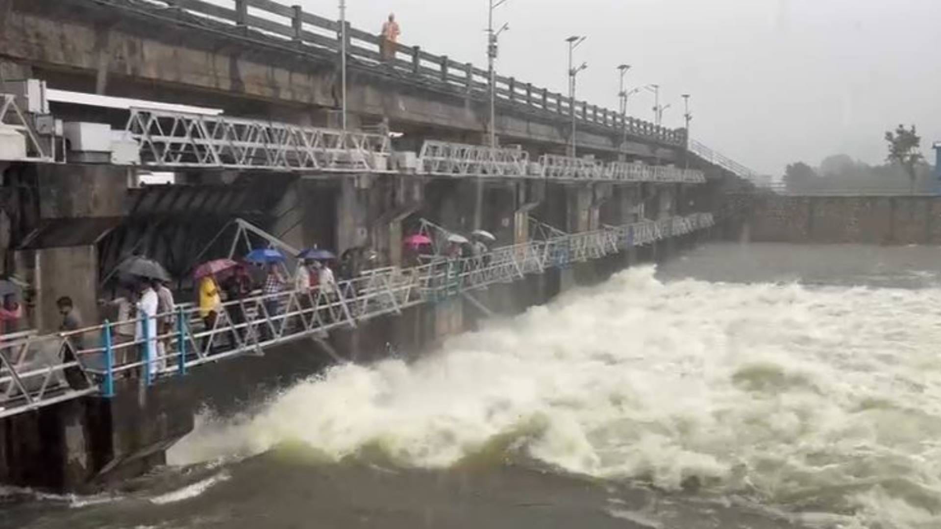 Tigra dam which quenches thirst of Gwalior is full after long time there will be daily water supply from taps
