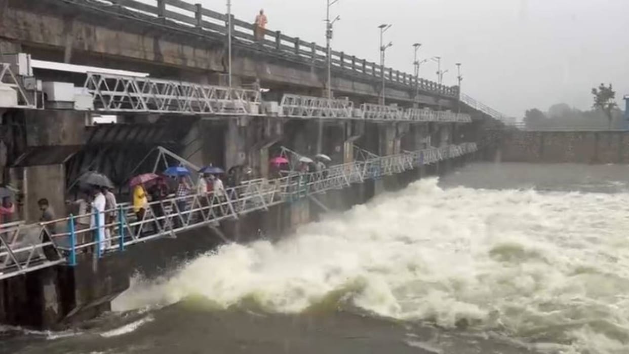 Tigra dam which quenches thirst of Gwalior is full after long time there will be daily water supply from taps