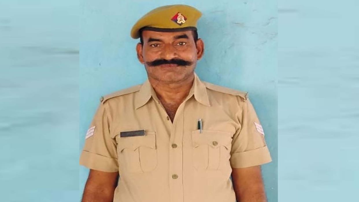 Unnao: Kotwal's driver caught taking five thousand rupees bribe