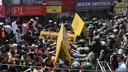 Shimla Mosque Protest: संजौली में हिंदू संगठनों का उग्र प्रदर्शन, लाठीचार्ज और पानी की बौछारें मारीं, 10 घायल Shimla Sanjauli Masjid Controversy Police lathicharged twice sprayed water cannons ten injured