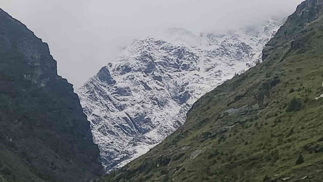 Snowfall on high peaks of Badrinath Dham