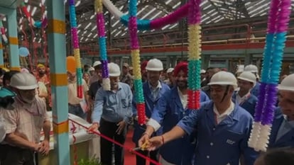 अमृत भारत परियोजना: RCF कपूरथला में बन रहे 160 किमी की रफ्तार वाली वंदे भारत के सेट; मंत्री ने जानी खूबियां Amrit Bharat Project Sets of 160 km speed Vande Bharat train being prepared at RCF Kapurthala