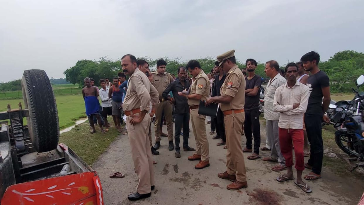 Unnao: Tractor trolley going for Ganesh idol immersion overturned, two dead, Seven injured