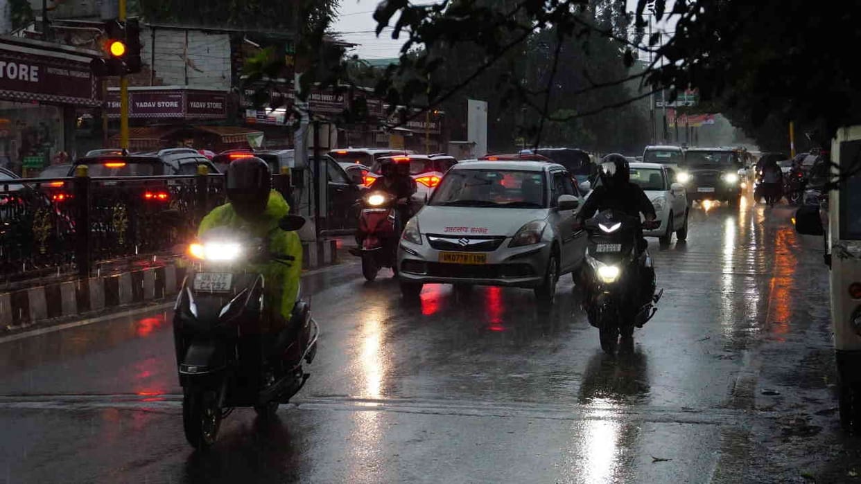 Weather Update UP: Heavy Monsoon rain in western UP, water logging in city