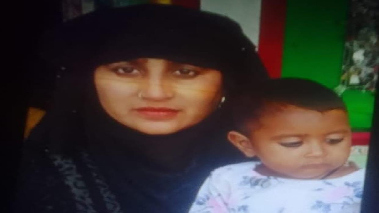 Pregnant woman and one year old daughter died being hit by car in shahjahanpur