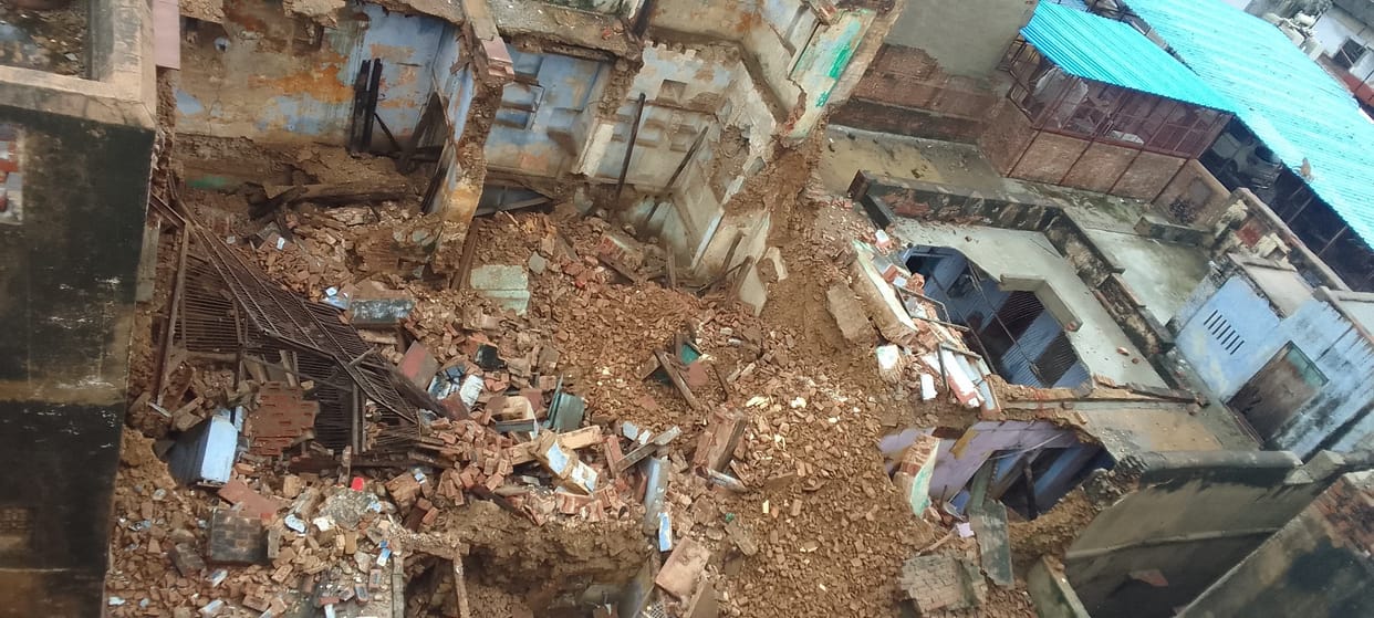 Rain havoc in Agra: Five houses collapsed in Peepal Mandi Kala Mahal and Daresi