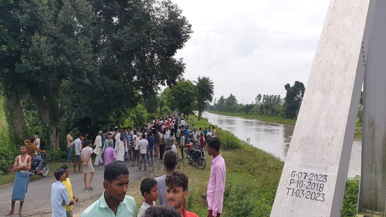 husband wife and his son died while making reels on railway track in Lakhimpur kheri