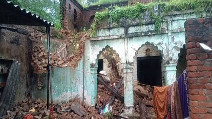 house collapsed due to rain in Agra woman died after being buried under debris while three people injured