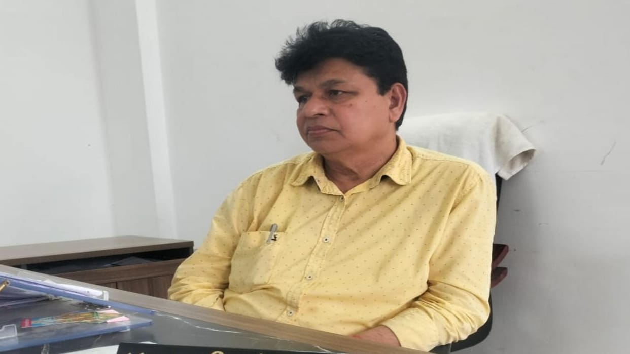Additional collector arrested while taking bribe of Rs 5000 in Mauganj