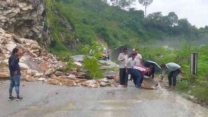 Uttarakhand Weather Badrinath Highway Heavy debris boulders fell from hill