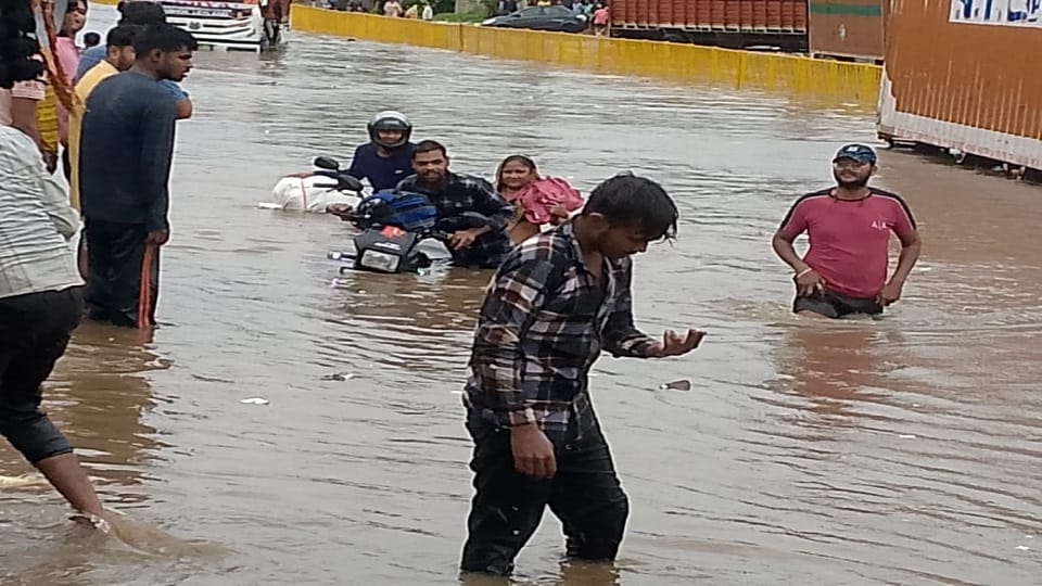 NHAI's arrangements failed in the rain Delhi Highway again filled with water vehicles stuck in jam