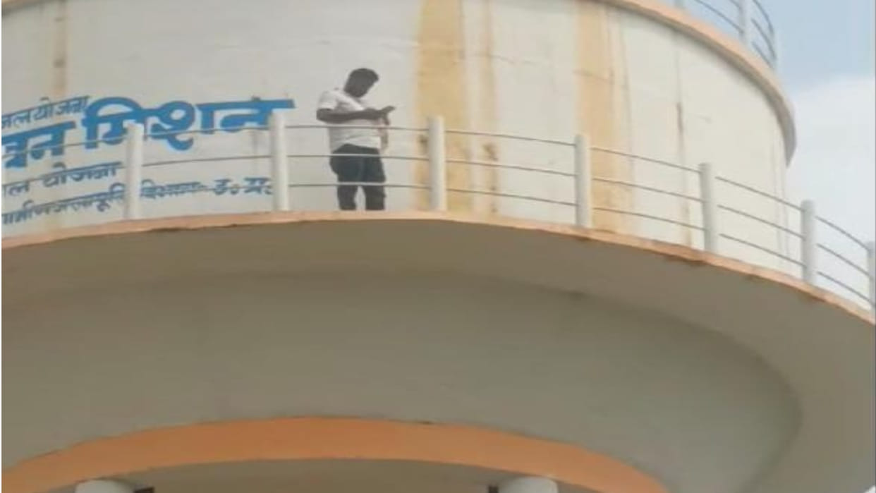 Chowki incharge accused of misbehavior, disabled person climbed on water tank in Basti, commotion