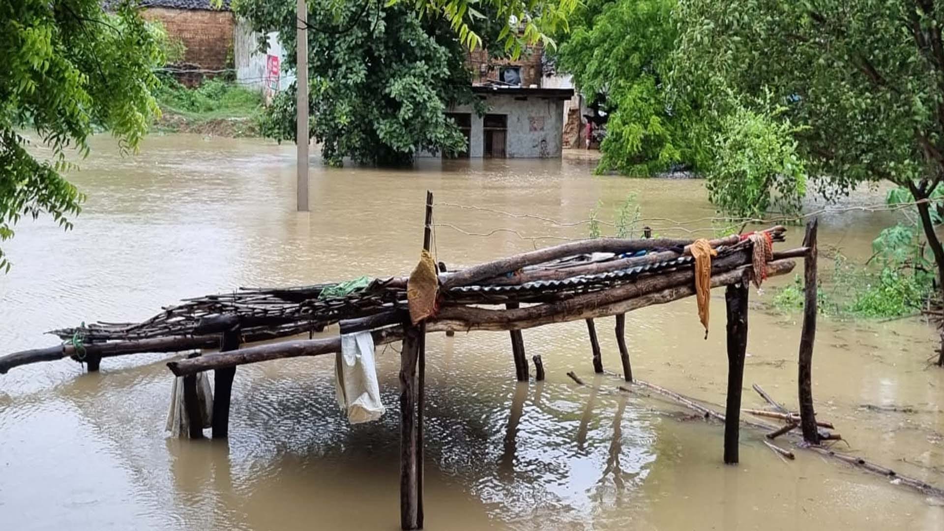 Betwa river crosses danger warning level, panic in coastal areas