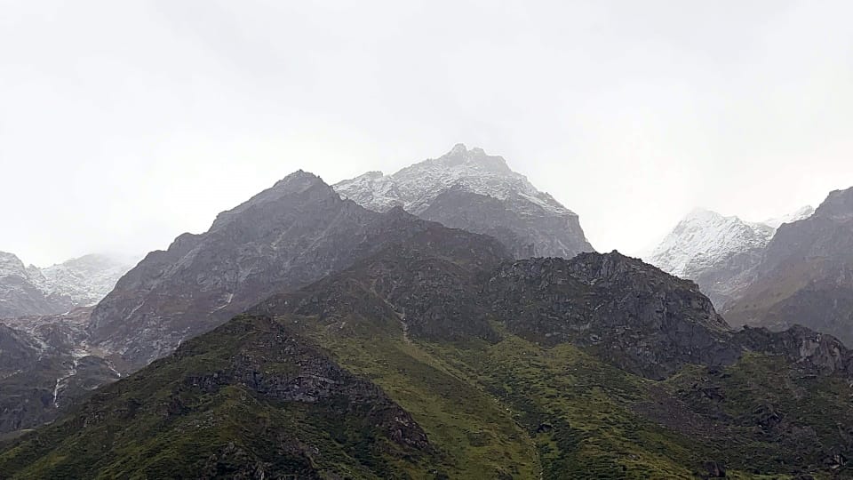 Uttarakhand Weather Season First Snowfall in India-China border area cold increased in lower areas
