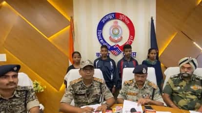 Four rewarded Naxalites surrendered in Kanker