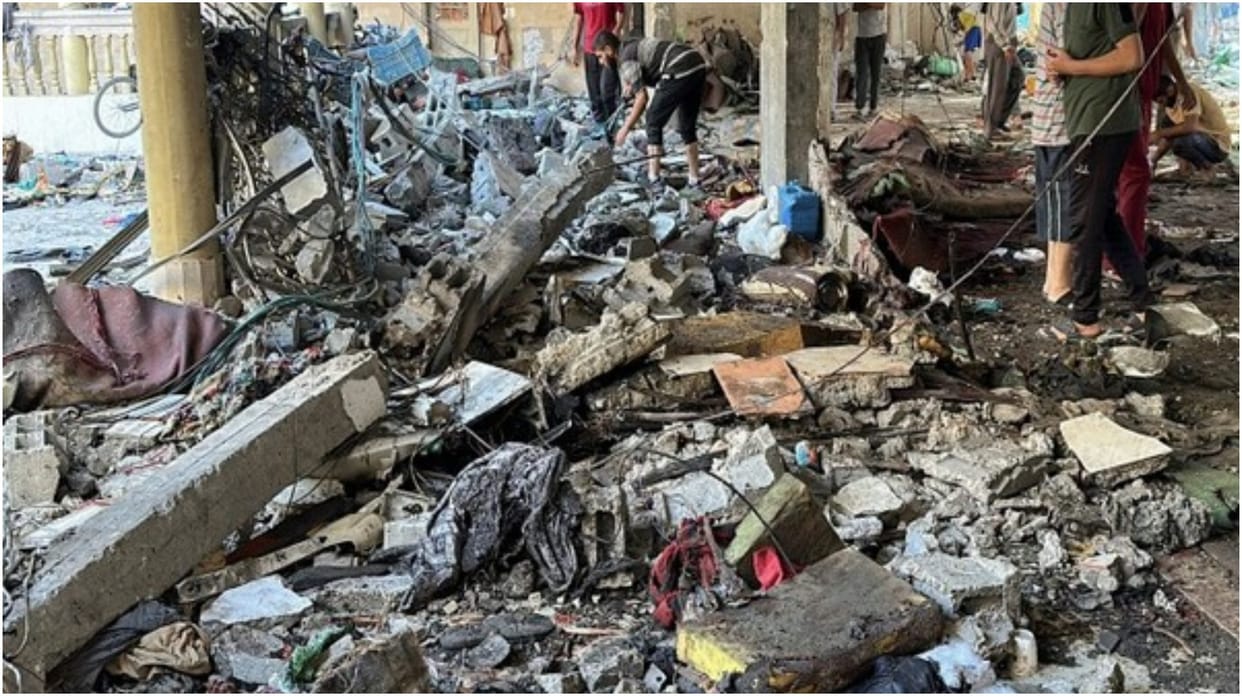 Israel Drops Leaflets Over Gaza Showing Yahya Sinwar's Body And Message To Hamas news in hindi
