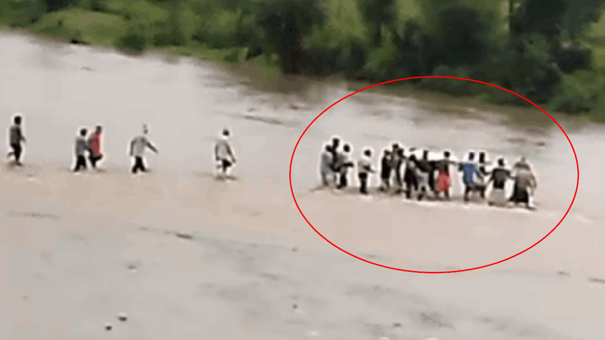 people are facing many problems heavy rain in Bhandra