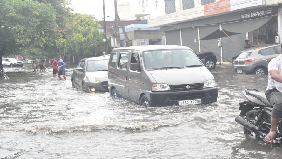 UP Weather Roads from highway to streets filled with rain water shocking conditions in Agra