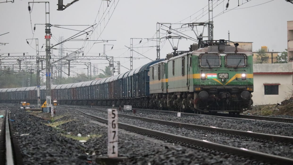 India Slowest Train Covers Only Few Kilometers in 5 Hours Interesting Facts in Hindi