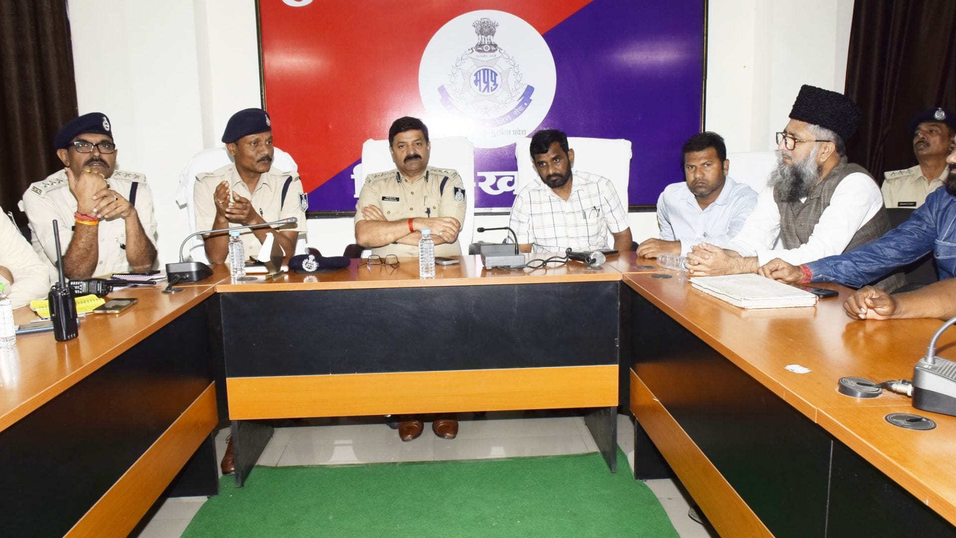 जिला प्रशासन की बैठक
