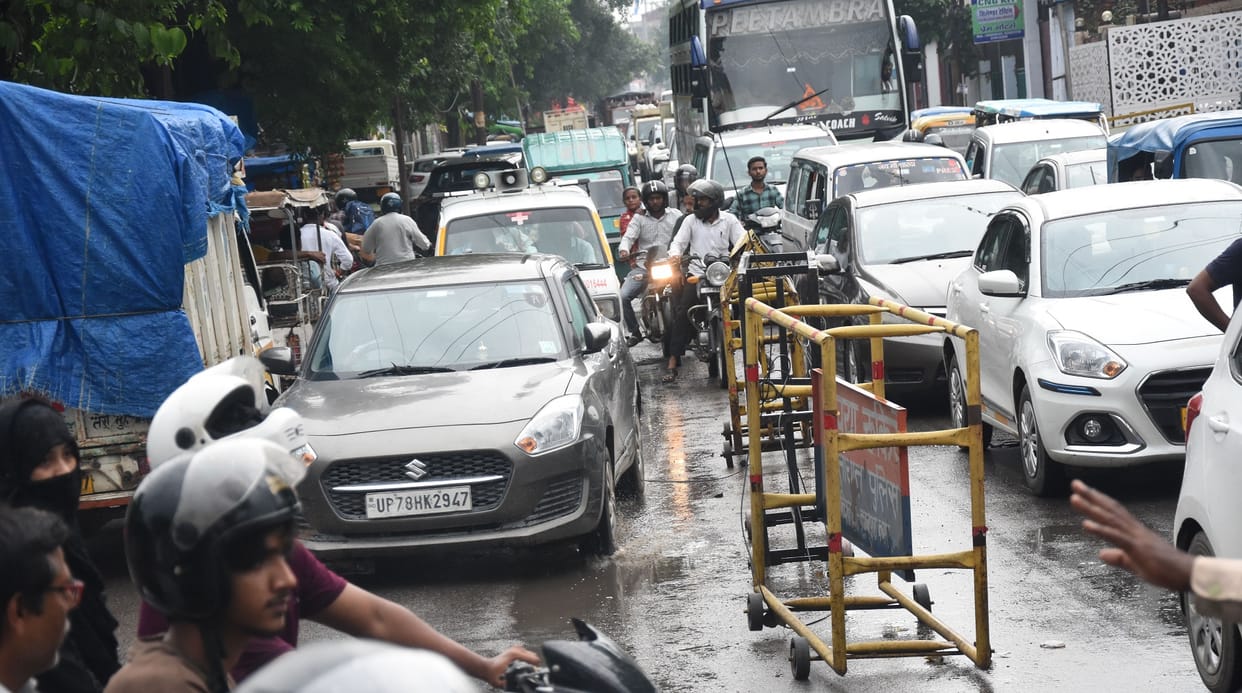 Rain increased problems, waterlogging and traffic jam at other places, Khalwa bridge was closed four times